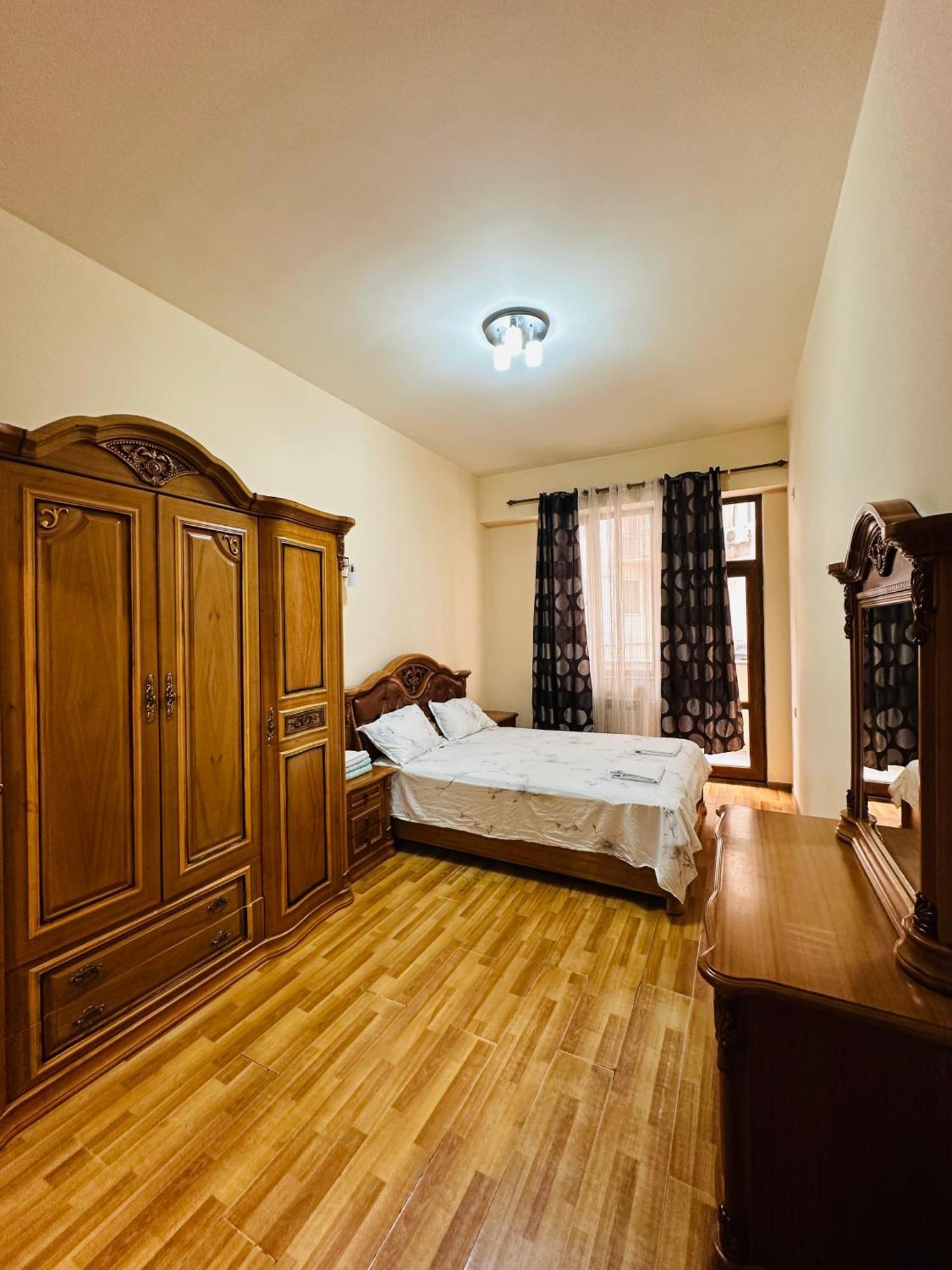 Sakharov Residence, Small Center エレバン エクステリア 写真